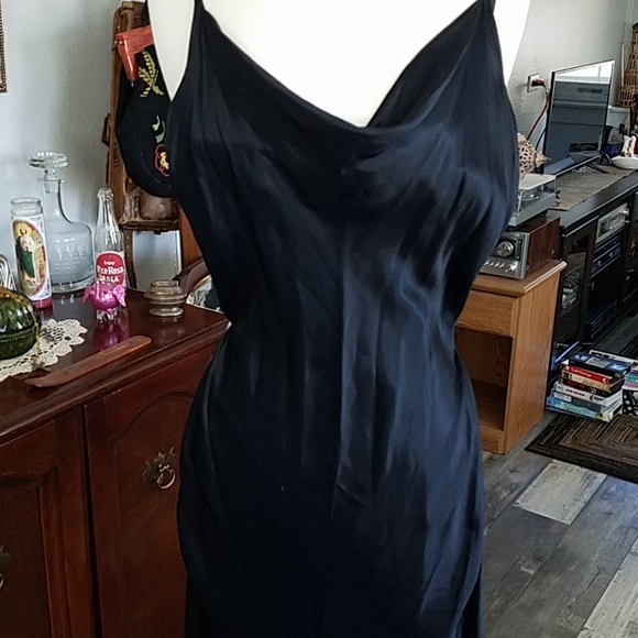 🌹🥂🍾💥VINTAGE BIAS CUT SATIN GOWN - Picture 2 of 4